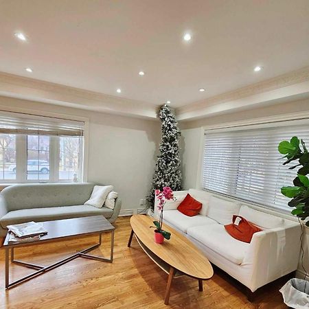 Beautiful Room At Yonge And Sheppard And North York Centre Торонто Екстер'єр фото