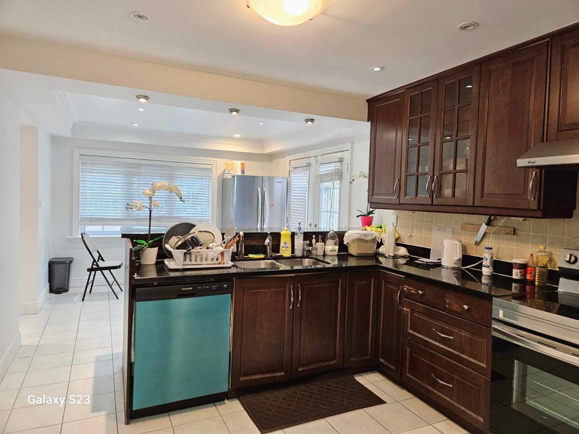 Beautiful Room At Yonge And Sheppard And North York Centre Торонто Екстер'єр фото