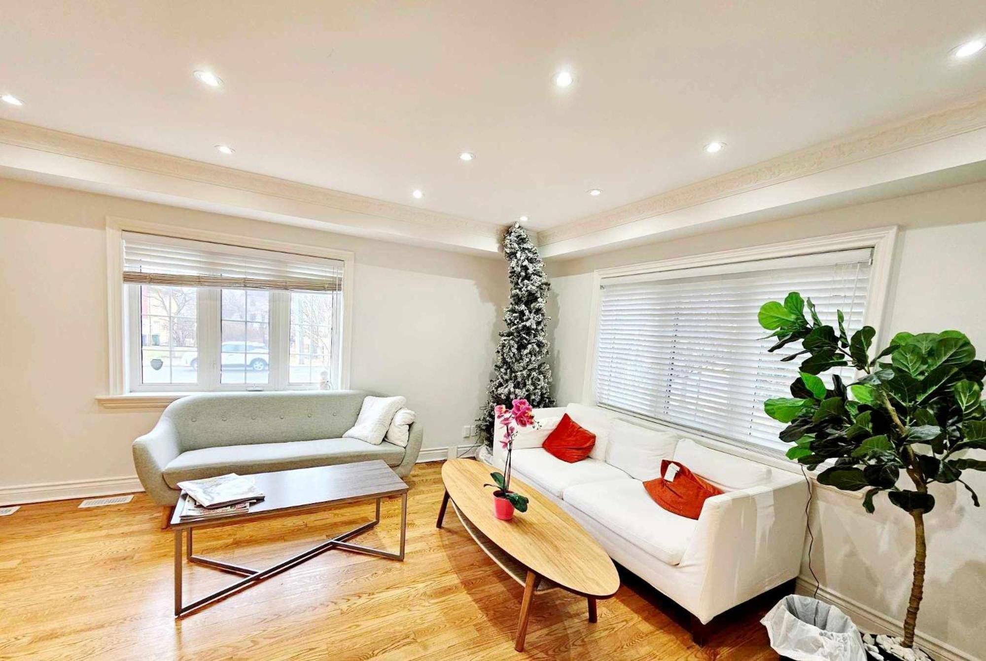 Beautiful Room At Yonge And Sheppard And North York Centre Торонто Екстер'єр фото