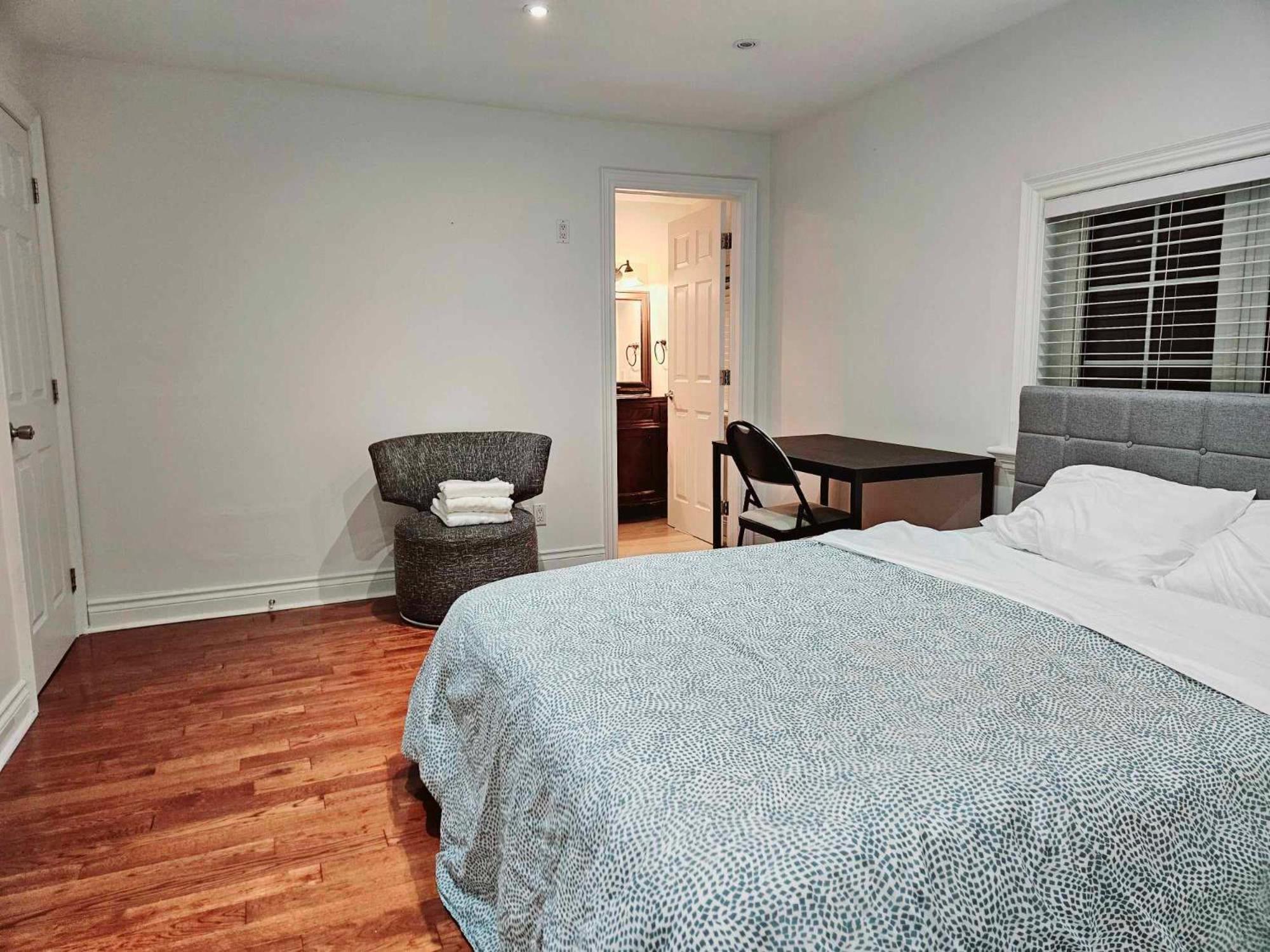 Beautiful Room At Yonge And Sheppard And North York Centre Торонто Екстер'єр фото