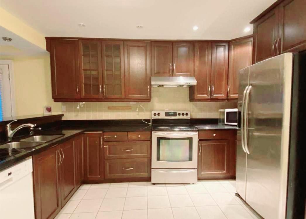 Beautiful Room At Yonge And Sheppard And North York Centre Торонто Екстер'єр фото