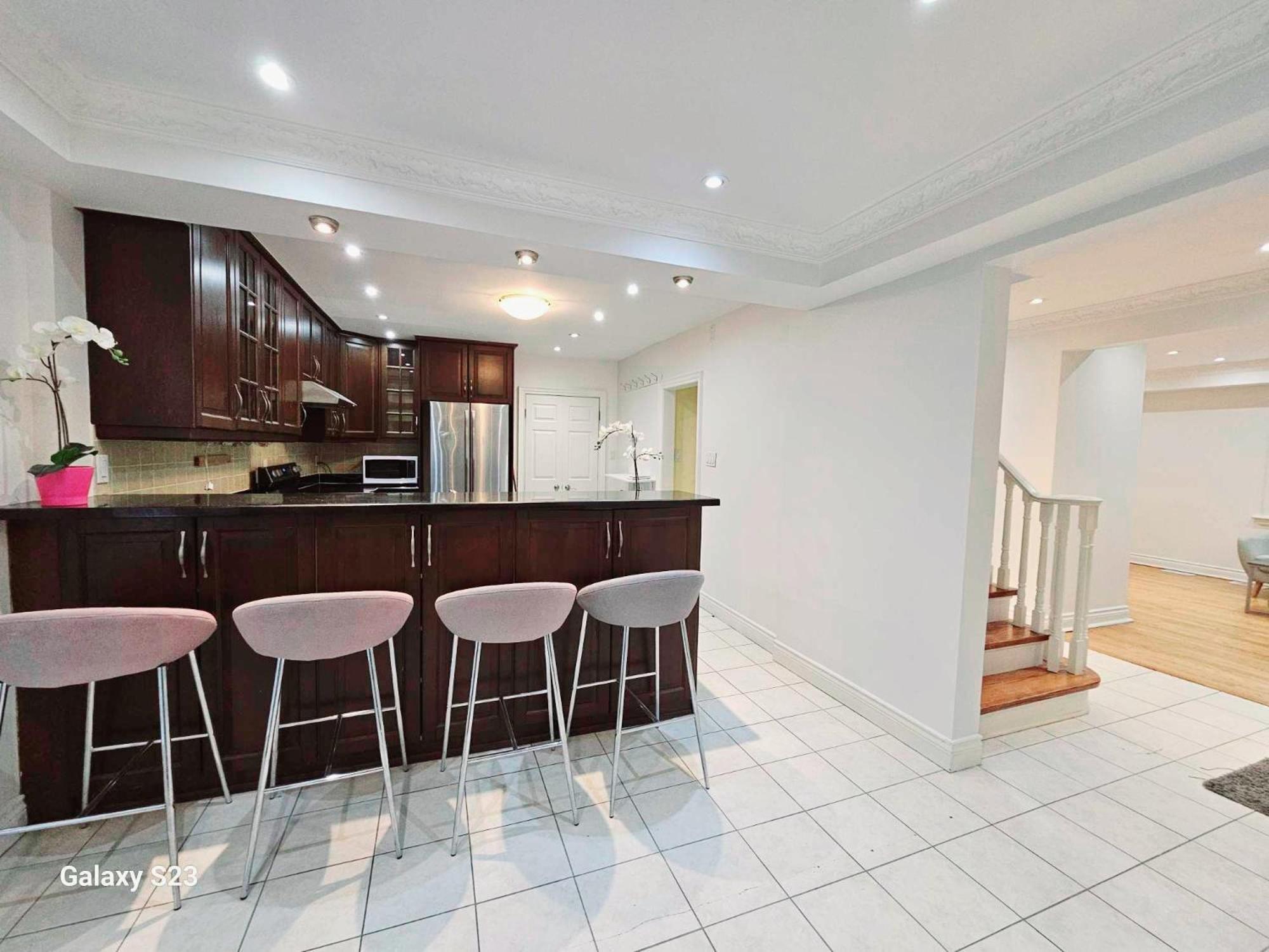 Beautiful Room At Yonge And Sheppard And North York Centre Торонто Екстер'єр фото