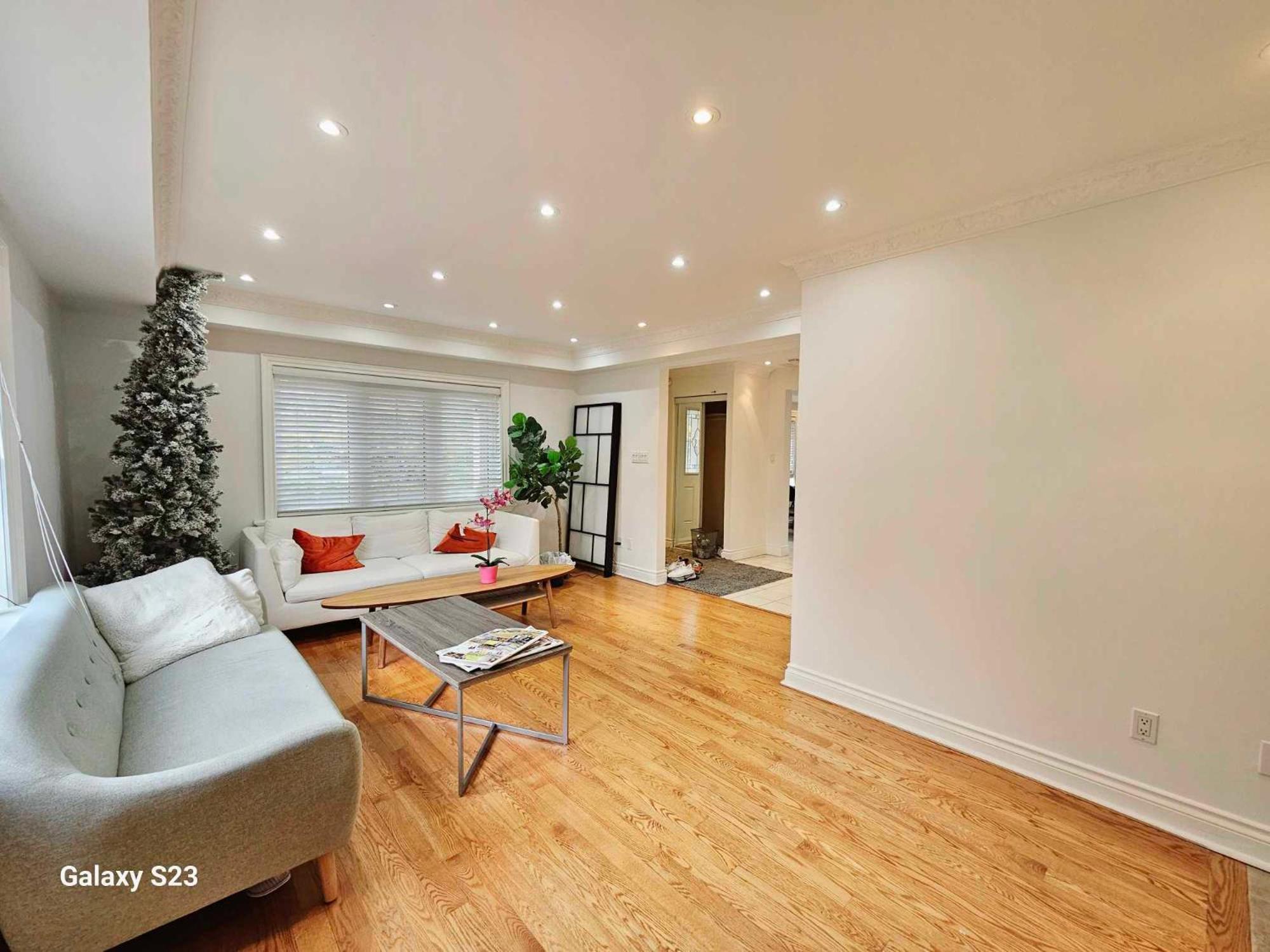 Beautiful Room At Yonge And Sheppard And North York Centre Торонто Екстер'єр фото