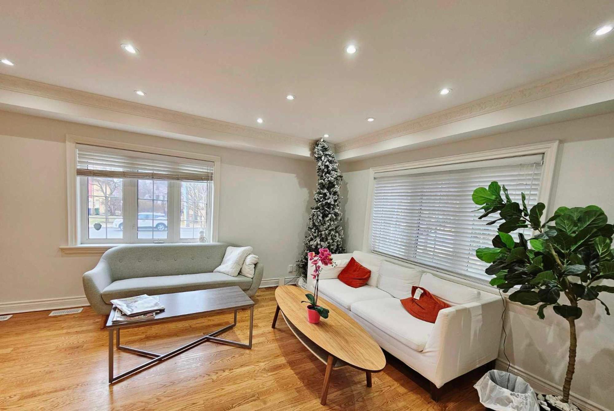 Beautiful Room At Yonge And Sheppard And North York Centre Торонто Екстер'єр фото