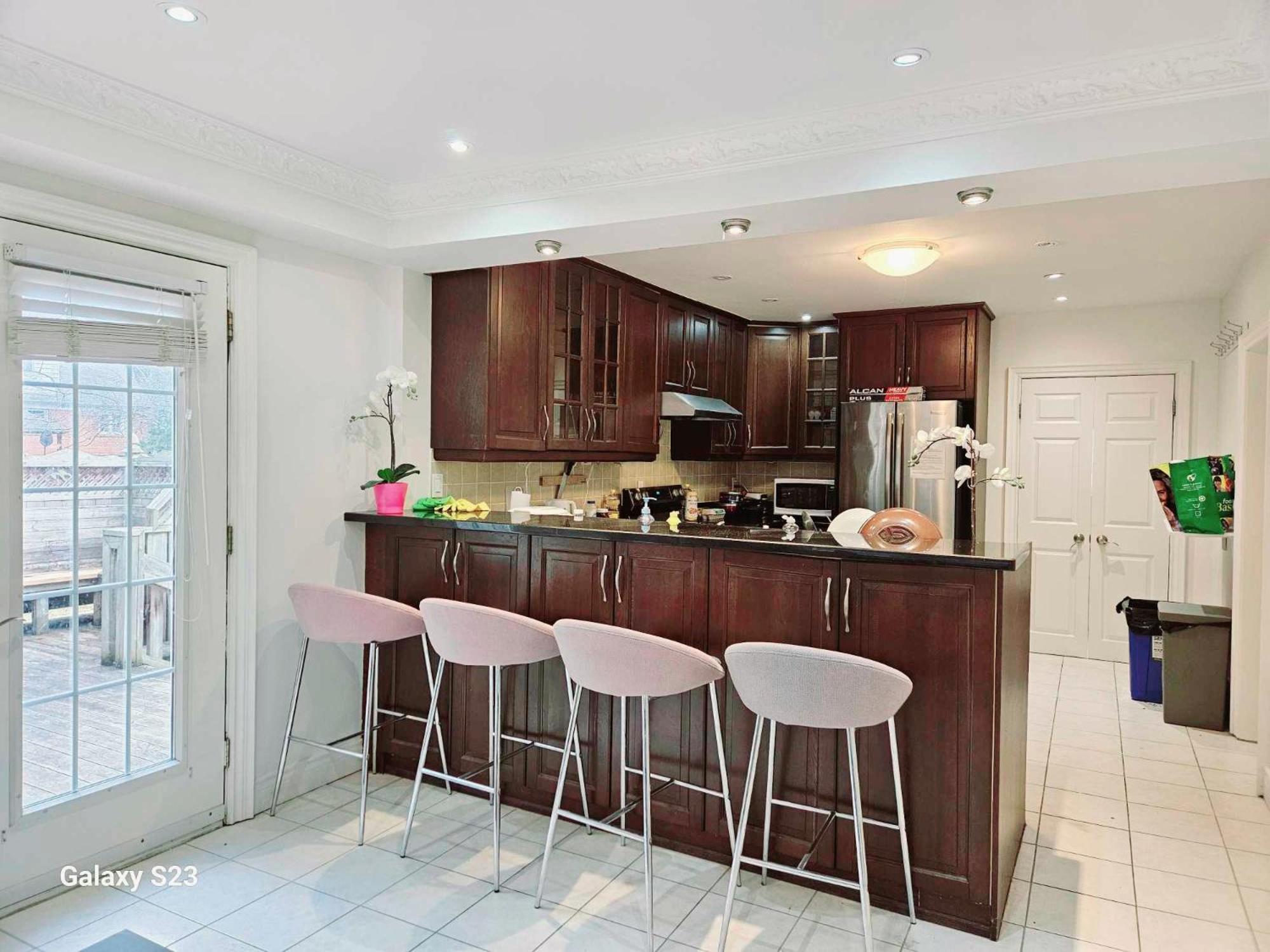Beautiful Room At Yonge And Sheppard And North York Centre Торонто Екстер'єр фото