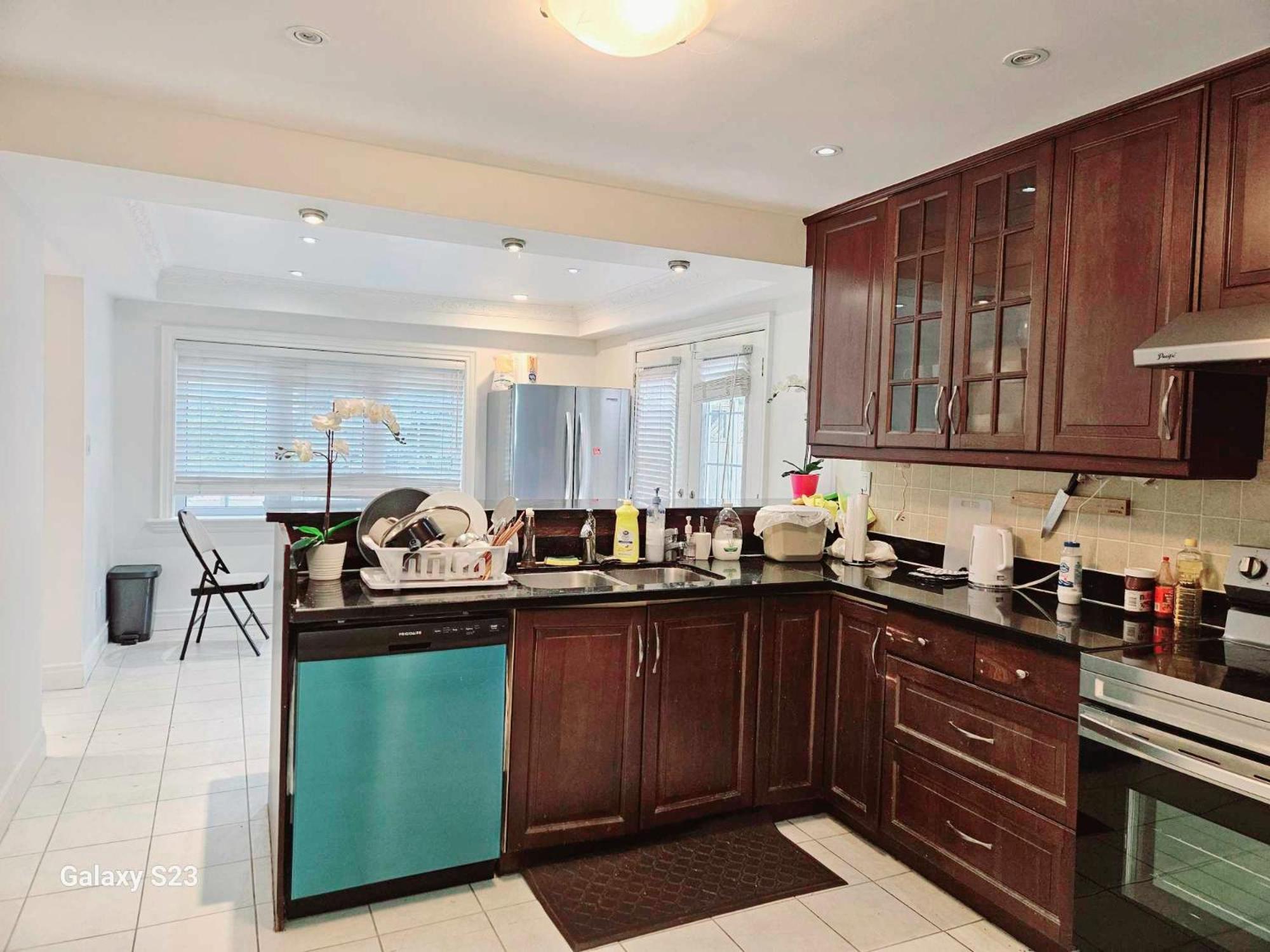 Beautiful Room At Yonge And Sheppard And North York Centre Торонто Екстер'єр фото