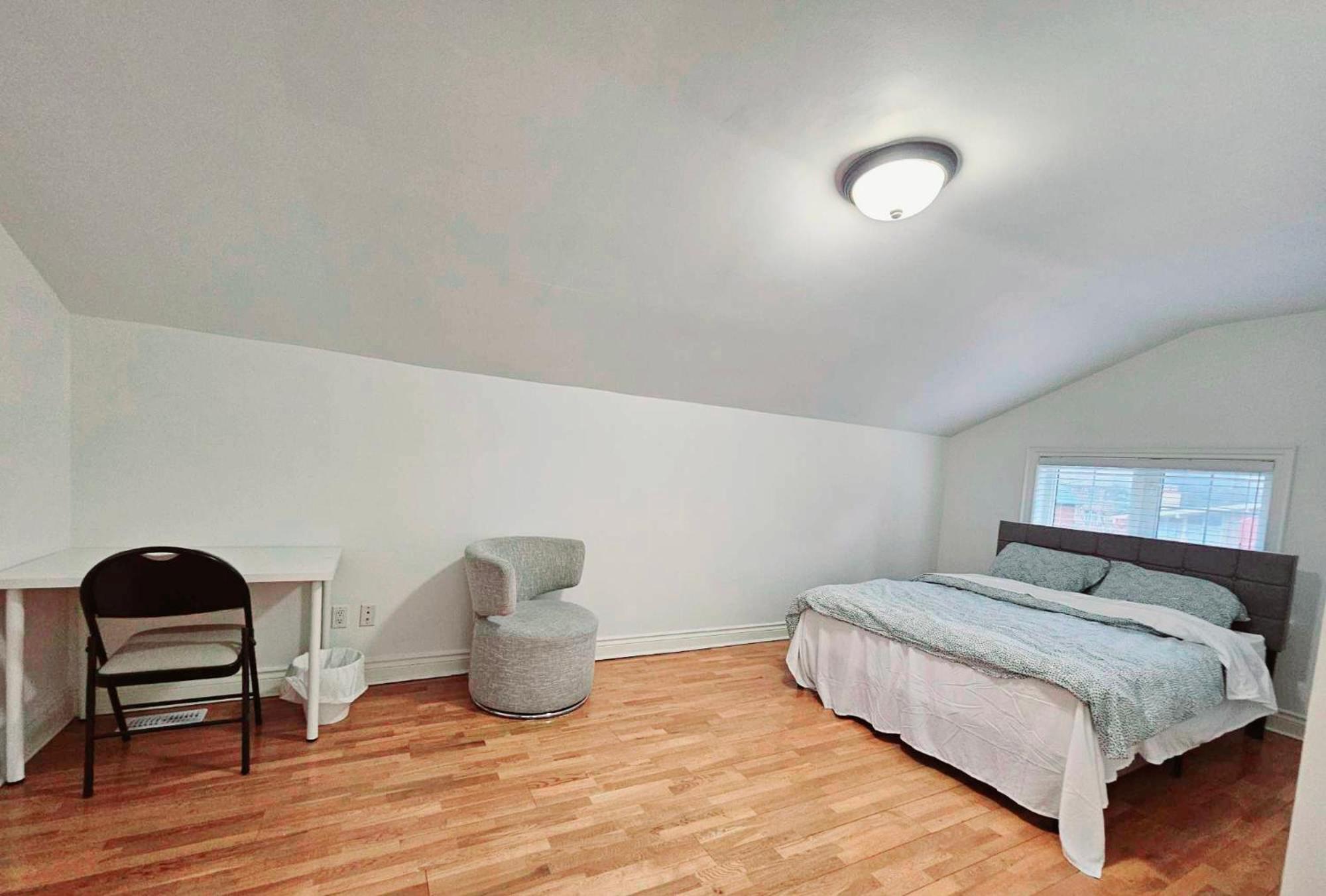 Beautiful Room At Yonge And Sheppard And North York Centre Торонто Екстер'єр фото