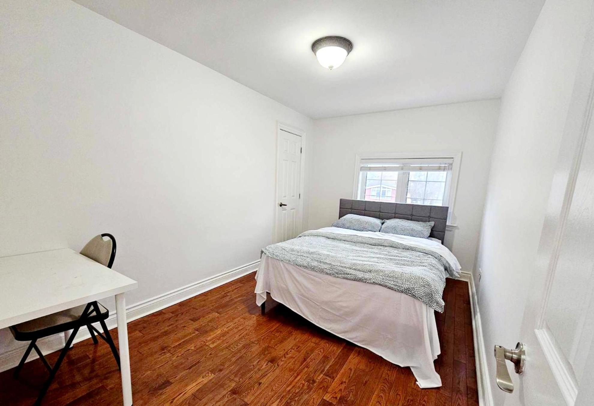 Beautiful Room At Yonge And Sheppard And North York Centre Торонто Екстер'єр фото